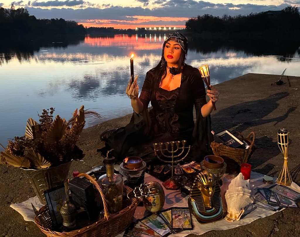 Cassiana în ritual la apus